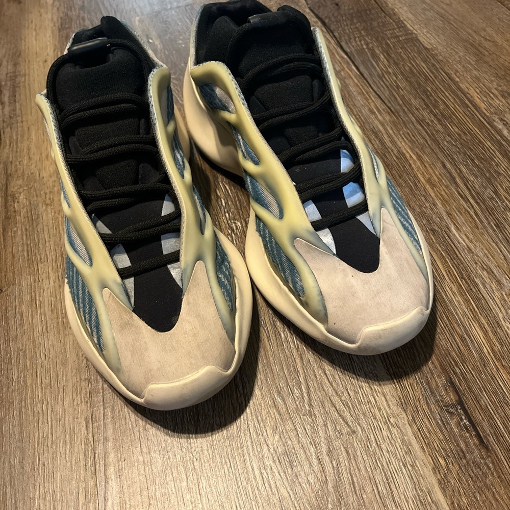 Yeezys size 10
